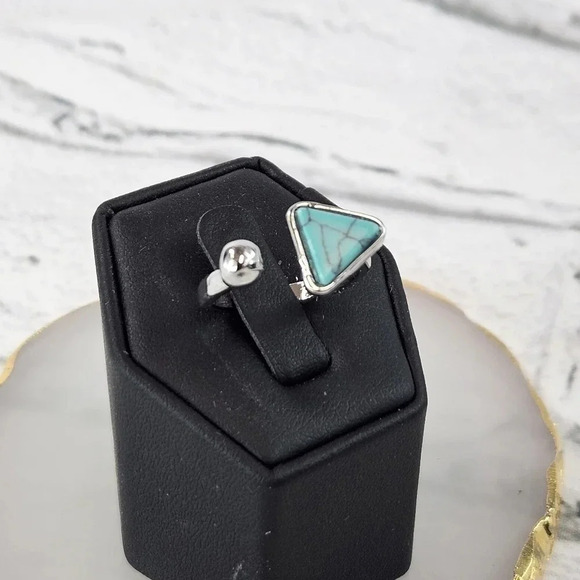 Green Triangle Adjustable Fashion Ring A27 - Picture 5 of 5